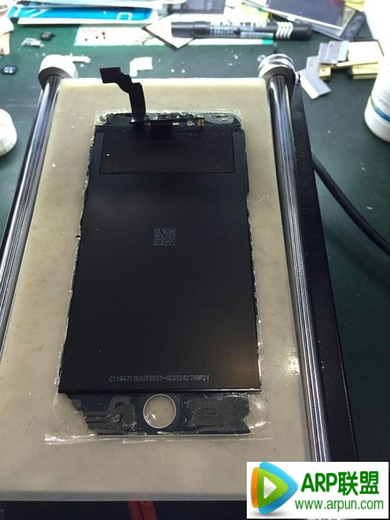 iPhone6 Plus��Ļ���˲����� �ְ��ֽ���ά��iPhone6 Plus��Ļ���˲����� �ְ��ֽ���ά��