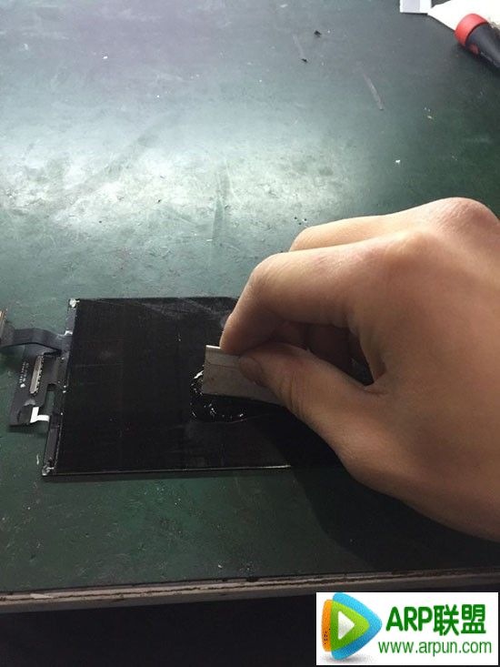 iPhone6 Plus��Ļ���˲����� �ְ��ֽ���ά��iPhone6 Plus��Ļ���˲����� �ְ��ֽ���ά��